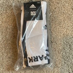 Size M. Beyoncé’s Ivy park 3 pack socks